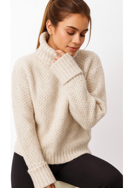 Yumoş Dokulu Balıkçı Yaka Katlamalı Kol Kadın Triko Kazak