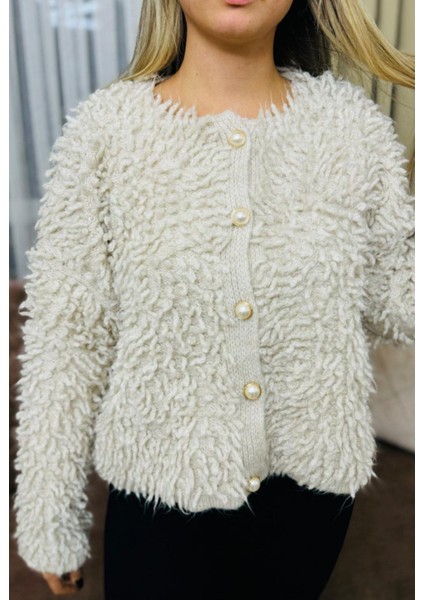 Kadın Bej Düğmeli Hırka – Yumuşak Tüylü Dokulu Sıcak Triko Hırka