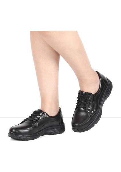 Kadın Siyah Bağcıklı Deri Ayakkabı