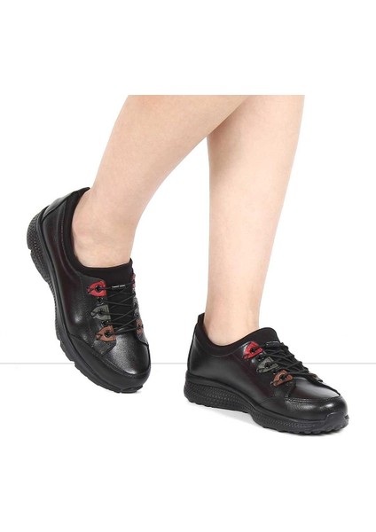 Kadın Siyah Bağcıklı Deri Ayakkabı