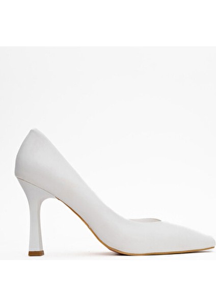 Kadın Beyaz Topuklu Ayakkabı PU Malzeme Düz Taban 9 cm Yükseklikle Şık Tasarım