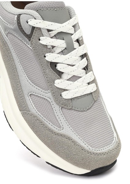 Kadın Gri Bağcıklı Kalın Tabanlı Sneaker 25AFD494014