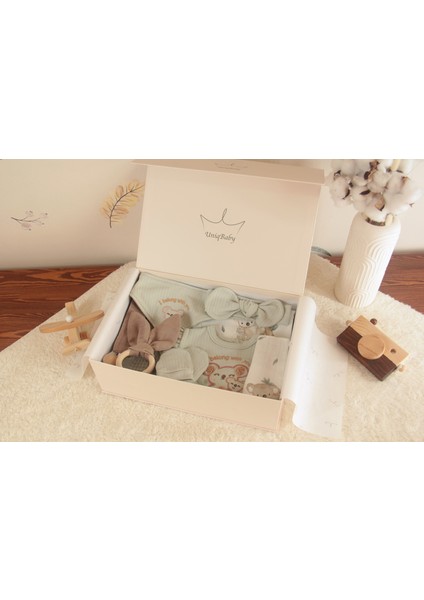 Koala Desenli %100 Pamuk 10 Parça Kız Yenidoğan Hediye Kutusu – Pike, Müslin Set ve 5'li Zıbın Takımı