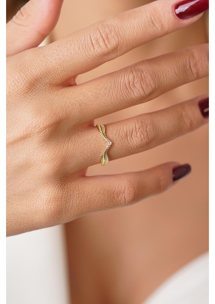 14 Ayar Altın Taşlı Yaprak Yüzük