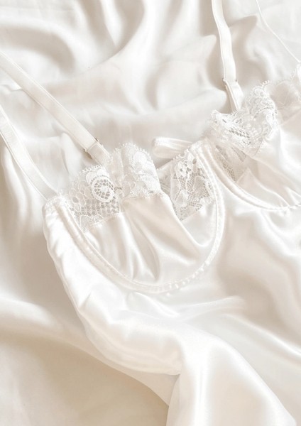 Göğüs Dantel Detaylı Saten Gecelik modelleri