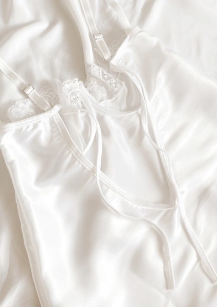 Göğüs Dantel Detaylı Saten Gecelik fırsatları