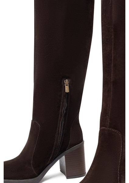 Kadın Kahverengi Fermuarlı Kalın Topuklu Süet Deri Çizme 25WFD203110