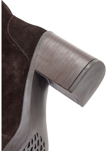 Kadın Kahverengi Fermuarlı Kalın Topuklu Süet Deri Çizme 25WFD203110