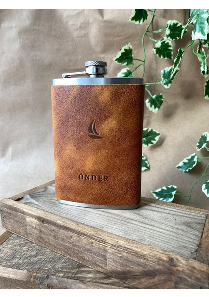 (Isim Yazıyoruz) El Dikişi Deri Kaplamalı Çelik Viski Kanyak Içki Matarası ve Huni - 9oz 266ML