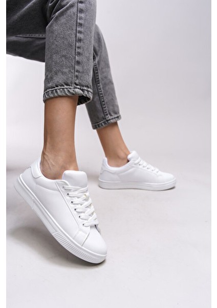 Kadın Sneaker Düz Taban Beyaz Renk Şık Tasarım ile Günlük Kullanım İçin