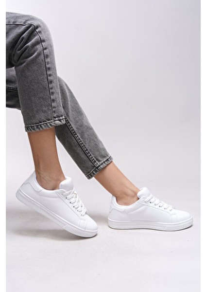 Kadın Sneaker Düz Taban Beyaz Renk Şık Tasarım ile Günlük Kullanım İçin