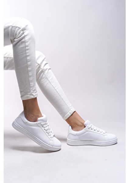 Kadın Sneaker Düz Taban Beyaz Renk Şık Tasarım ile Günlük Kullanım İçin