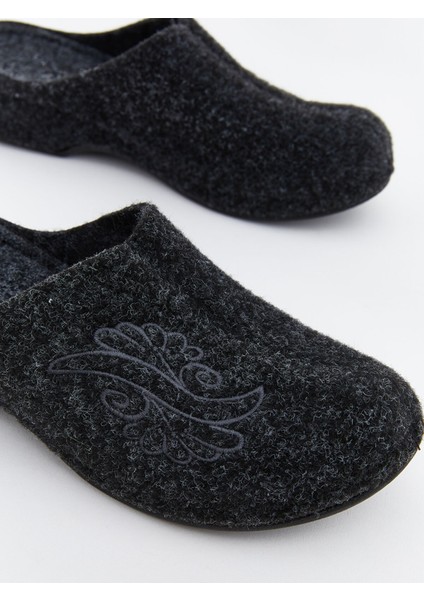 Yeni Sezon Nakışlı Kadın Ev Terliği modelleri