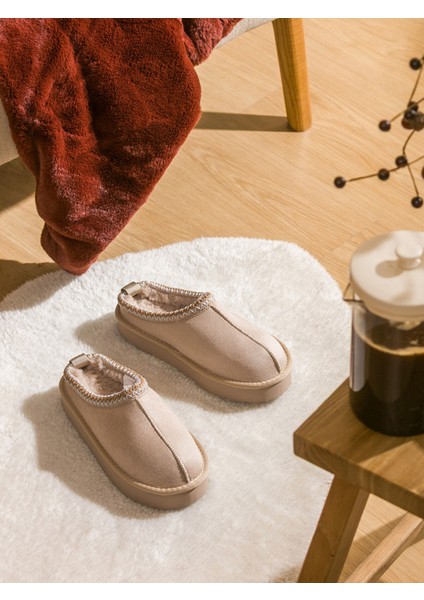 Yeni Sezon Süet Görünümlü Kız Çocuk Ev Ayakkabısı