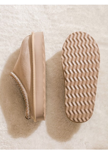 Yeni Sezon Süet Görünümlü Kız Çocuk Ev Ayakkabısı fırsatları