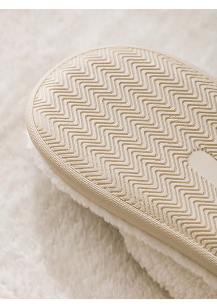 Yeni Sezon Kadın Pelüş Ev Terliği indirimleri