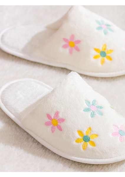 Yeni Sezon Çiçek Nakışlı Kadın Ev Terliği modelleri