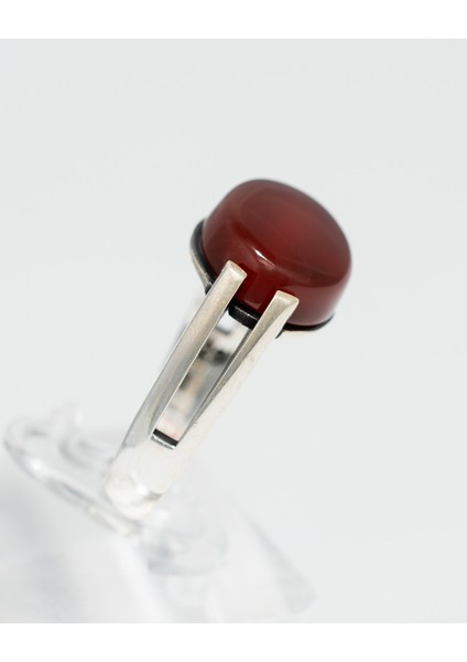 Kırmızı Akik Taşlı 925 Ayar Gümüş Erkek Yüzük – Minimal ve Zarif Bir Dokunuş modelleri