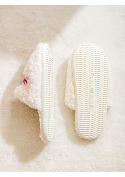 Yeni Sezon Yazı Nakışlı Kadın Ev Terliği fırsatları