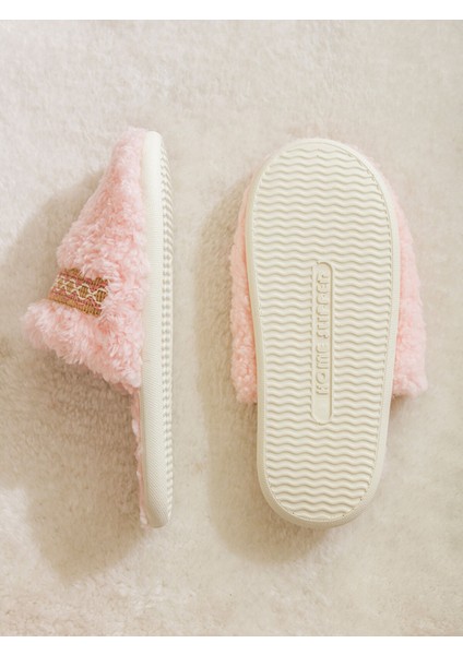 Yeni Sezon Nakışlı Kadın Ev Terliği fırsatları