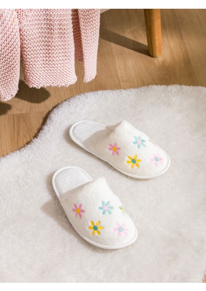 Yeni Sezon Çiçek Nakışlı Kadın Ev Terliği fiyatları