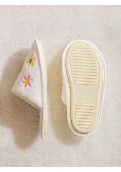 Yeni Sezon Çiçek Nakışlı Kadın Ev Terliği fırsatları