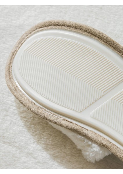 Yeni Sezon Pelüş Kadın Ev Terliği indirimleri