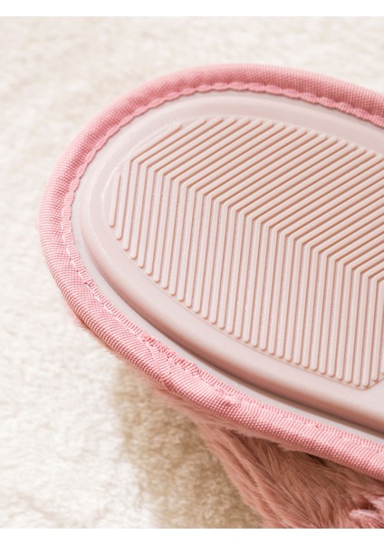 Yeni Sezon Pelüş Kadın Ev Terliği indirimleri