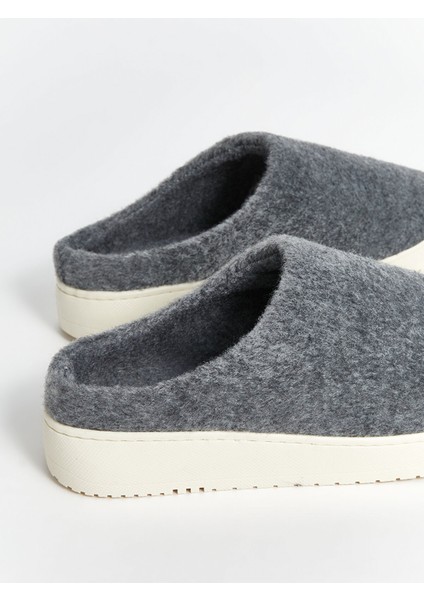 Yeni Sezon Pelüş Kadın Ev Terliği indirimleri