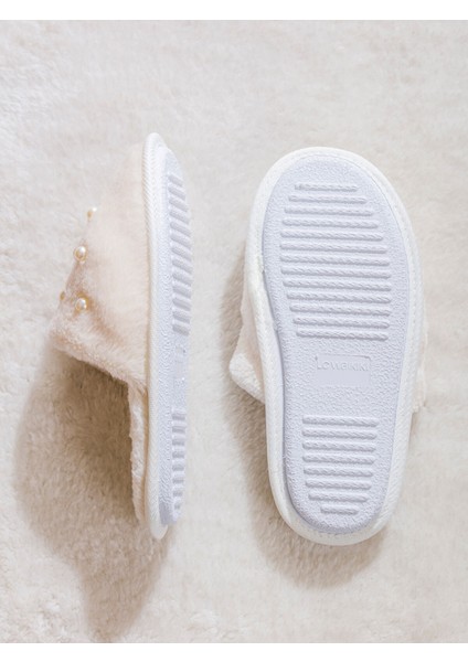 Yeni Sezon Boncuk Işlemeli Pelüş Kadın Ev Terliği fırsatları