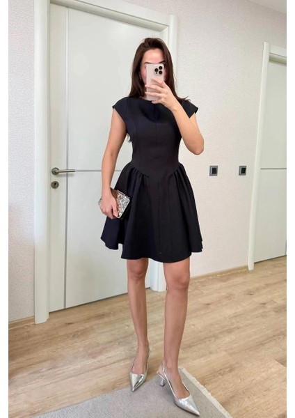 Sırt Dekolteli Çan Detaylı Mini Elbise - Siyah