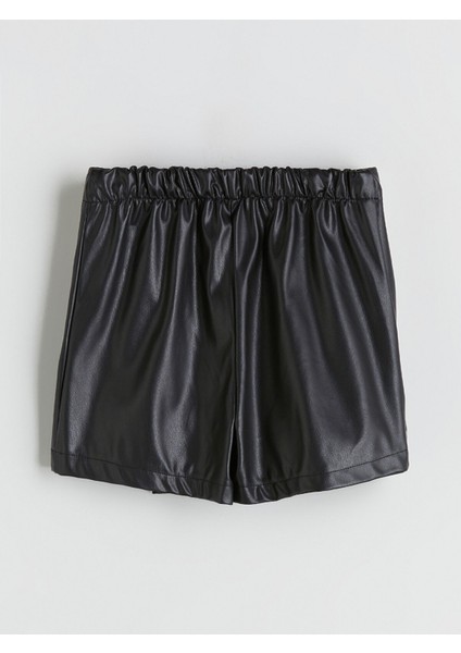 Yeni Sezon Deri Görünümlü Kız Çocuk Şort Etek ve Külotlu Çorap indirimleri