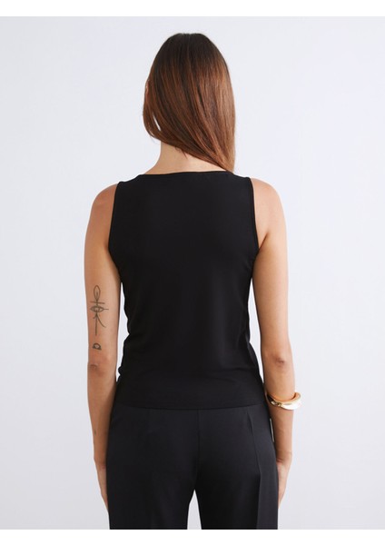 Yeni Sezon Dökümlü Yaka Büzgülü Bluz fırsatları