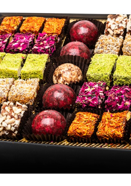 Antep Fıstıklı Spesiyal Lokum Çeşitleri ve Trüf Çikolata Set Sırçalı Medrese Baskılı Mukavva Hediyelik Kutulu indirimleri