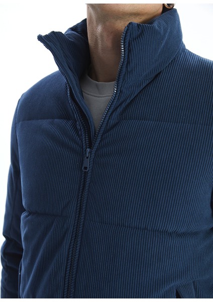 Yeni Sezon Standart Kalıp Dik Yaka Kadife Erkek Şişme Mont modelleri