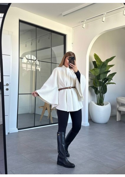 Kadın Beyaz Düğme Detaylı Kemerli Buklet Kumaş Kaşe Panço fiyatları