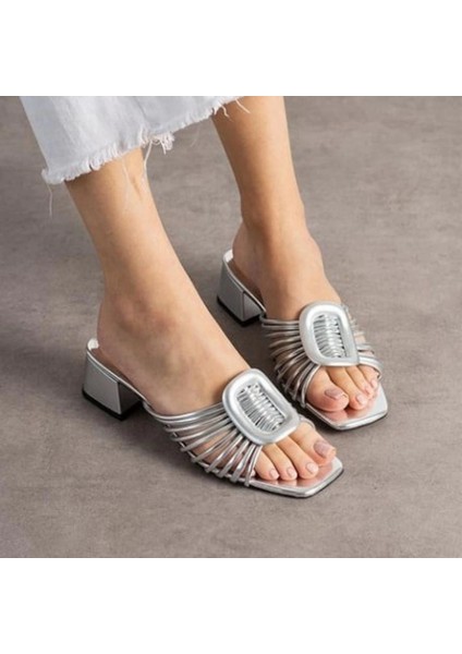 Yzlal Anca Gümüş Rugan Topuklu Terlik (Numara: 39) fırsatları
