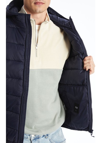 Yeni Sezon Slim Fit Kapüşonlu Erkek Şişme Mont fırsatları