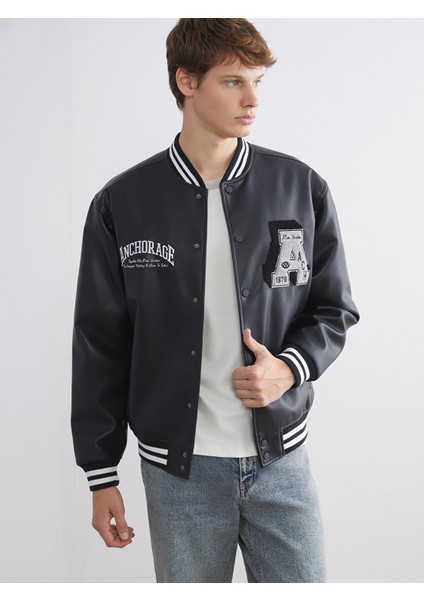 Yeni Sezon Kolej Yaka Nakışlı Erkek Deri Görünümlü Ceket
