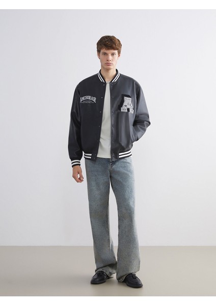 Yeni Sezon Kolej Yaka Nakışlı Erkek Deri Görünümlü Ceket fiyatları