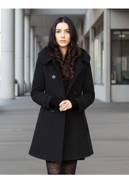 Büyük Düğmeli Yaka Detaylı Siyah Kaşe Kaban