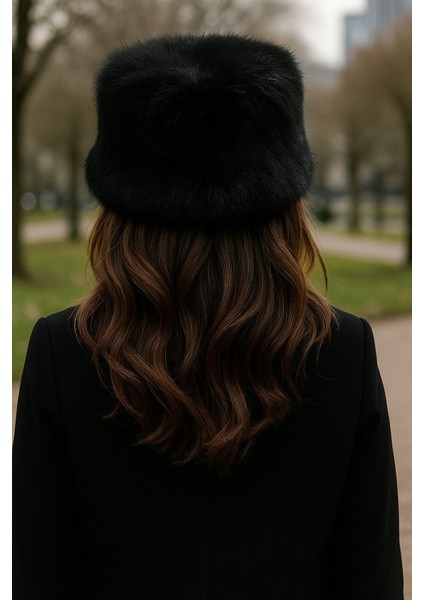 Kadın Tüylü Peluş Kışlık Şapka – Soğuk Havalar Için Trend ve Sıcak Tasarım