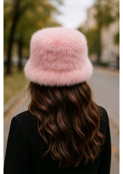 Kadın Tüylü Peluş Kışlık Şapka – Soğuk Havalar Için Trend ve Sıcak Tasarım