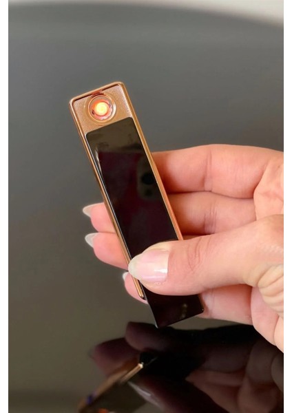 Kızaklı Gold USB Şarjlı Çakmak Alevsiz Elektronik Çakmak Rüzgarda Sönmez Kablo Dahil