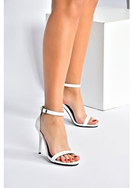 Kadın Topuklu Ayakkabı Beyaz Renk Suni Deri Malzeme ile 10 cm Topuk Yüksekliği modelleri