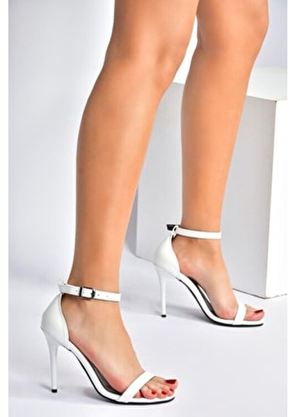Kadın Topuklu Ayakkabı Beyaz Renk Suni Deri Malzeme ile 10 cm Topuk Yüksekliği fırsatları