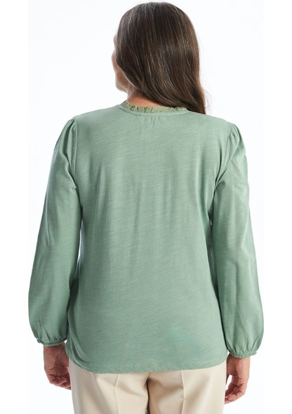 Yeni Sezon Bisiklet Yaka Nakışlı Kadın Bluz fırsatları