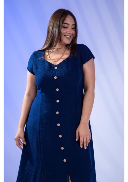 Kadın 111975 Büyük Beden Düğmeli Yırtmaçlı Elbise Lacivert Siyah