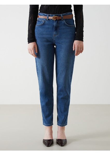 Yeni Sezon Beli Kemerli Mom Fit Kadın Jean Pantolon fiyatları