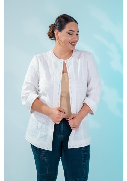 Kadın Büyük Beden Nakışlı Beyaz Ceket